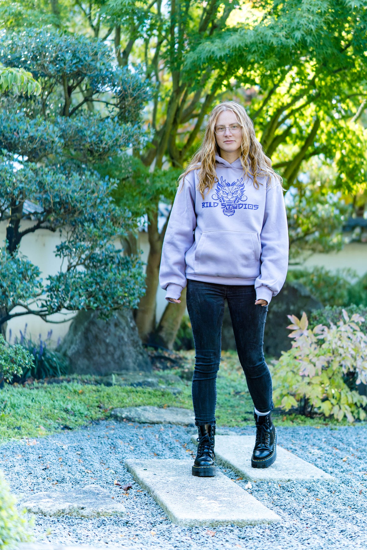 Rild Studios – Rild Nights Flieder Dragon-Hoodie (Vorbestellbar bis 01.11.26)